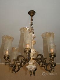 Lampadario vintage 5 bracci in ottone e vetro