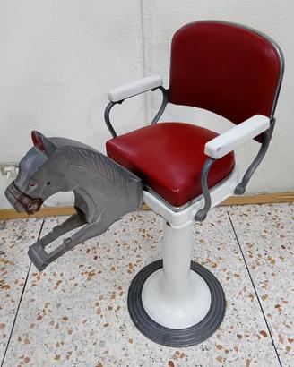 Sedia da barbiere originale anni 50 a cavalluccio.