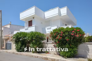 Villa di 270 m² con più di 5 locali e box auto a C