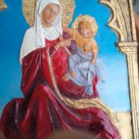 Bassorilievo raffigurante la Madonna con Bambino