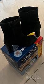 Stivaletti neri con tacco N.38 Camomilla