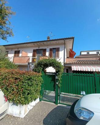 Villa di 110 m² con 4 locali e box auto doppio a R