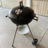 Baebecue a Carbone con Coperchio