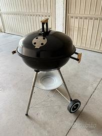 Baebecue a Carbone con Coperchio