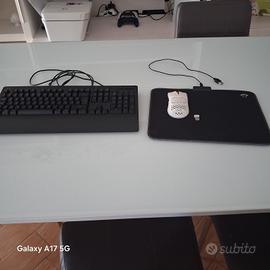 tastiera, tappetino mouse con led e mouse wirless 
