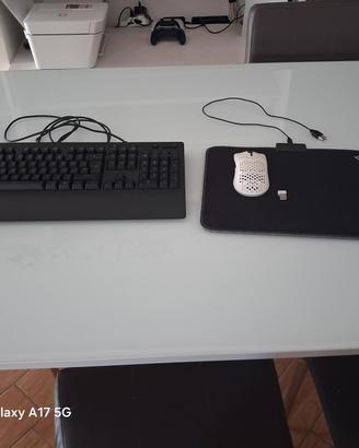 tastiera, tappetino mouse con led e mouse wirless 