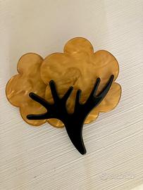 Spilla in resina a forma di albero