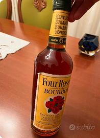 Bottiglia vintage Four Roses Bourbon Whiskey
