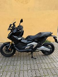 Xadv 750
