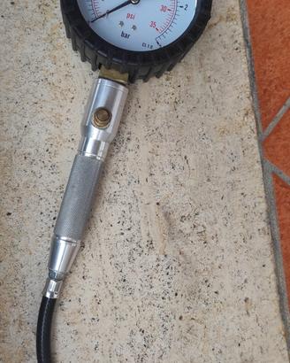 Manometro pressione gomme 2,5 bar 