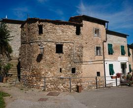 Porzione di castello d'epoca da ristrutturare