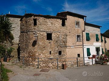 Porzione di castello d'epoca da ristrutturare