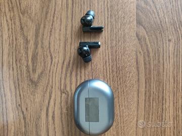 2 Huawei freebuds pro 