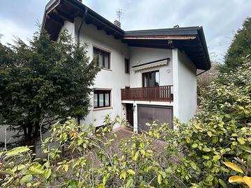 Panoramica villa a schiera di testa