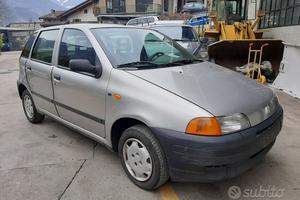 Ricambi Fiat Punto 1 serie 3 e 5 porte colori vari