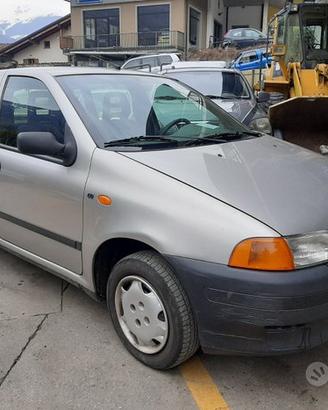 Ricambi Fiat Punto 1 serie 3 e 5 porte colori vari