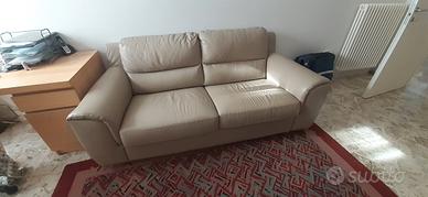 Zona Pescara. Poltrona letto Chateau d'Ax in pelle