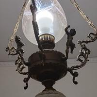 Lampadario in bronzo, ceramica e vetro.