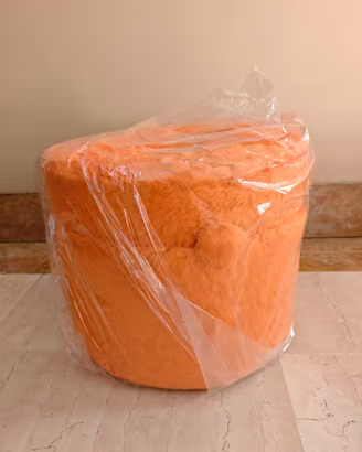 Pouf contenitore in ecopelliccia arancione 