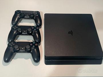 Playstation 4 slim + 3 Joystic
