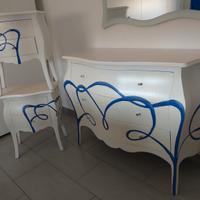 Comodini e comò in legno grezzo verniciati a mano