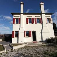 VILLETTA TRAVATA A VISTA CON GIARDINO PRIVATO