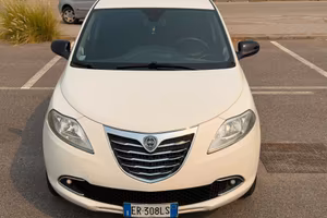 Lancia Ypsilon 0.9 TwinAir 85 CV 5 porte Metano Ec