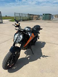 KTM DUKE 790