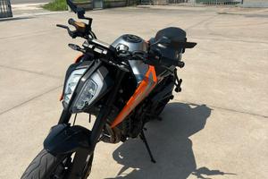 KTM DUKE 790