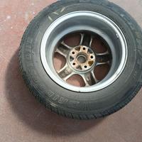 4 pneumatici con cerchio in lega
