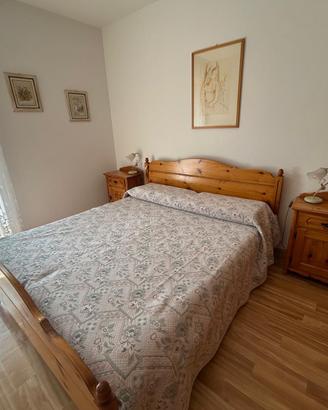 mobili in legno come da foto