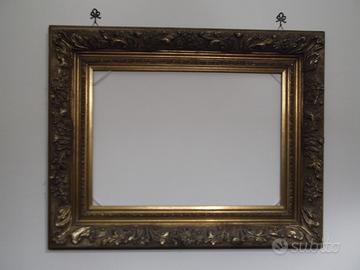 Cornice in legno dorata con decorazioni cm.100x80