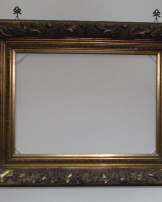Cornice in legno dorata con decorazioni cm.100x80