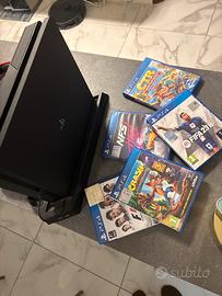 Playstation 4 con giochi e accessori