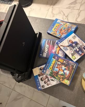 Playstation 4 con giochi e accessori