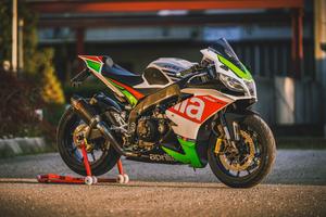 Aprilia rsv4 r