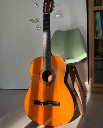 Chitarra classica con corde nuove
