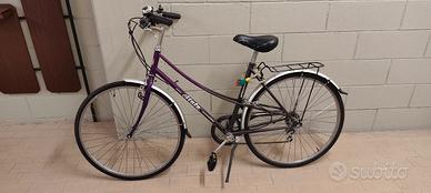 Bicicletta da donna marca Atala.