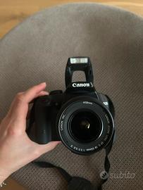 Canon EOS 1000D e obiettivo EF-S 18-55mm IS