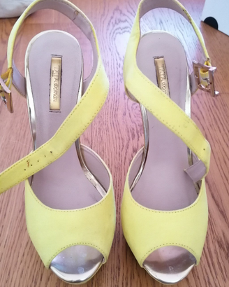 Scarpe gialle tata