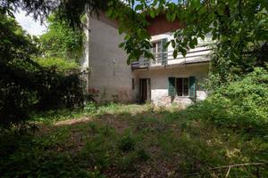 Rustico / Casale di 220 m² con più di 5 locali a R