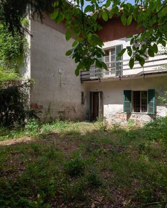 Rustico / Casale di 220 m² con più di 5 locali a R