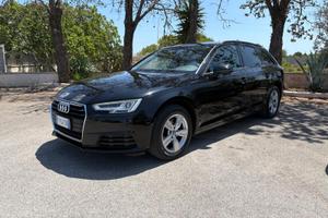 Audi A4 Avant 30 TDI S Tronic