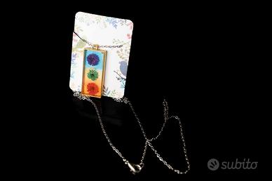 COLLANA ARTIGIANALE CON FIORI IN RESINA