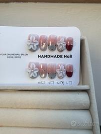 Unghie finte fatto a mano