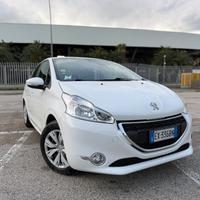 Peugeot 208 1.4 HDi 68 CV 5 porte Allure