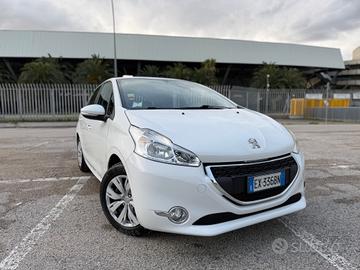 Peugeot 208 1.4 HDi 68 CV 5 porte Allure