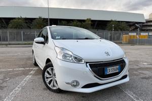 Peugeot 208 1.4 HDi 68 CV 5 porte Allure