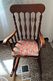 Sedie a dondolo in legno