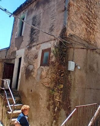 Casa in montagna da ristrutturare integralmente